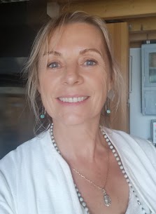 Catherine LE HEN thérapeute guérisseuseenseignante de Kundalini Yoga - Facilitatrice en accompagnement et soins - Les Sorinières